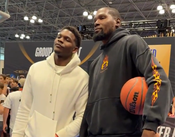 杜兰特与爱德华兹活动引关注：小 GOAT 称呼与季后赛话题成焦点