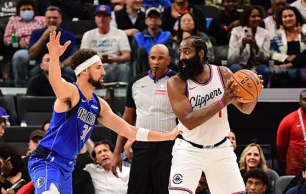 克莱9投0中引热议，哈登10+12率队胜独行侠，小卡东欧组合场边观战