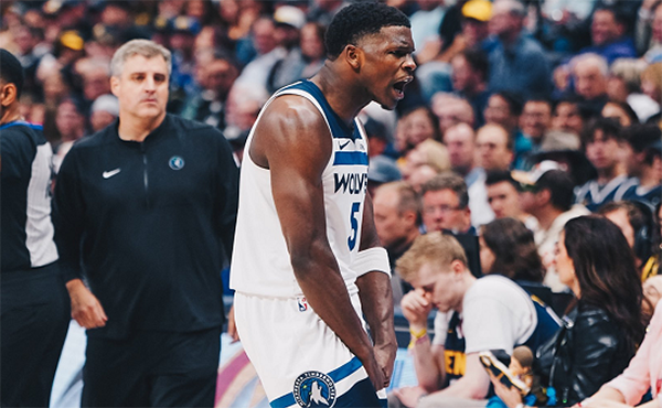 爱德华兹 43 分创历史，诺维茨基盛赞，苏群：有帮主风范