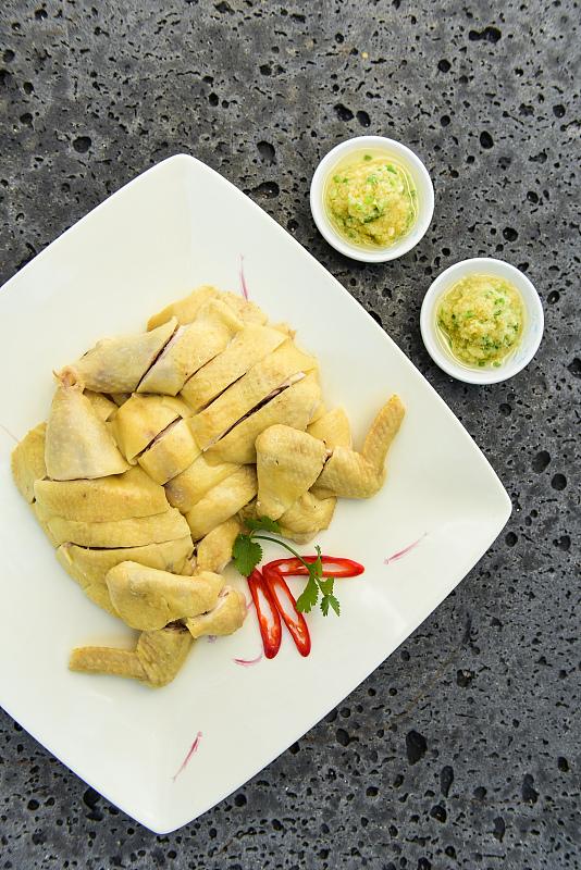 不是白切鸡！郜林回母校参加开球仪式，冯潇霆头球东莞队绝平对手