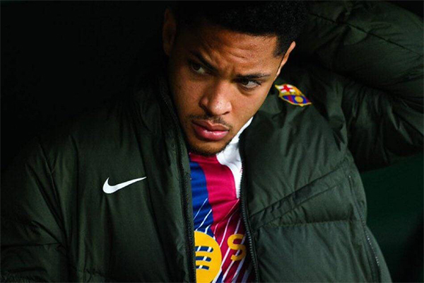 唏嘘感叹！19 天才半年被巴萨清理，6100万欧仅踢310分钟