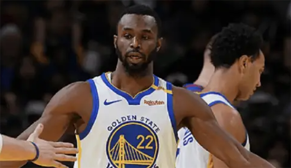 勇士重创！维金斯穆迪伤退，科尔13人轮换陷风波