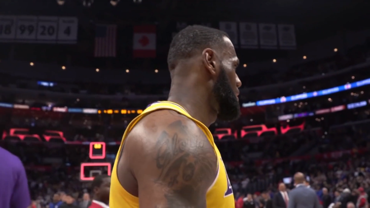 沃格尔：目前我掌握的情况就是詹姆斯的右脚踝受伤了