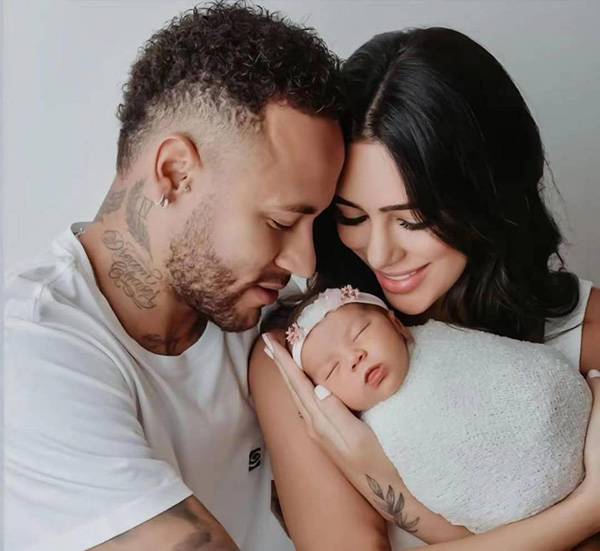 女儿降生1个月后，女友宣布与内马尔分手：2年遭背叛92次