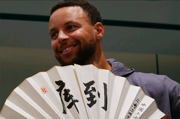 库里中国行现乱象，酒店遭拉拽衣服、被偷拍，福克斯同行情何以堪