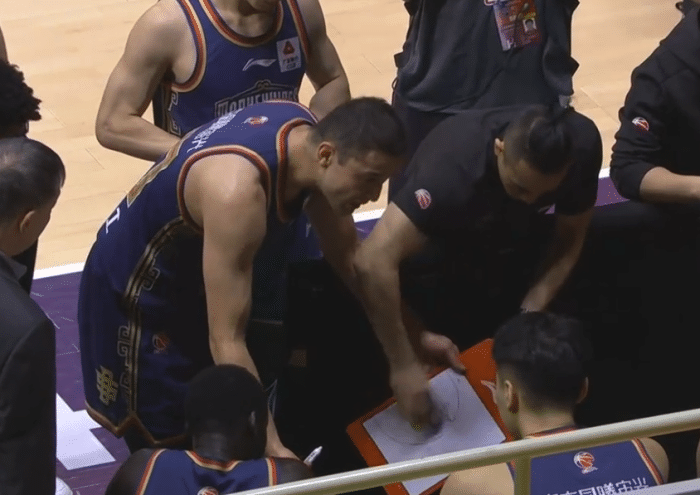 CBA首秀太疯狂！03年小将22分+绝杀，西热力江8分+执教生涯开门红