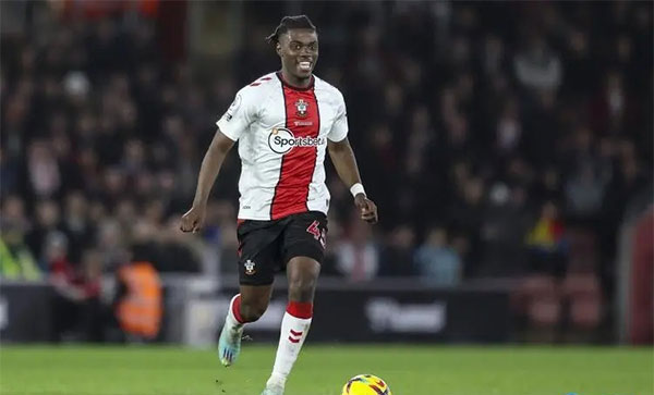 截胡红军！记者:切尔西签约拉维亚达协议