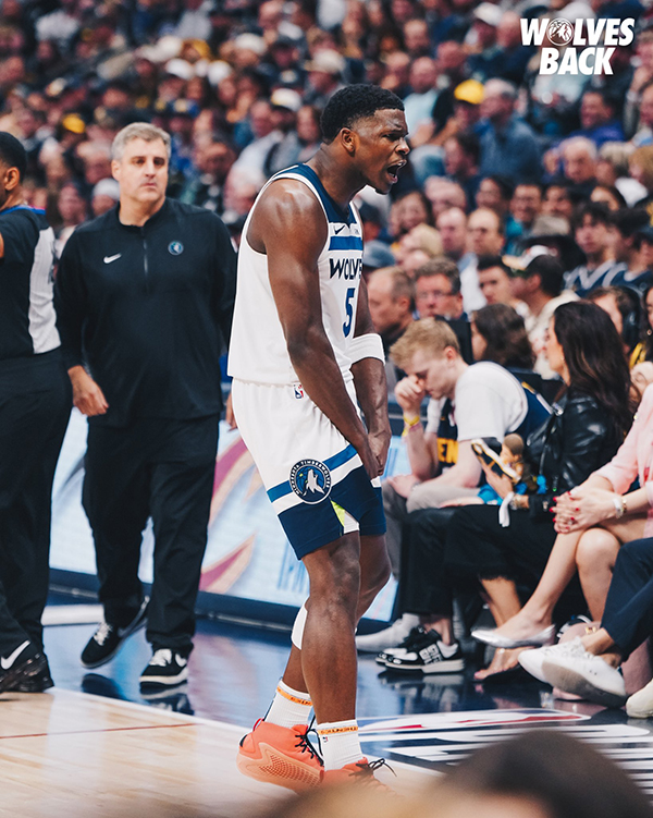 爱德华兹神级表现！43+7比肩詹科，狂刷8纪录