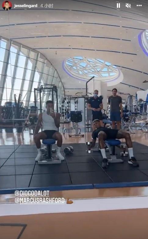 休假不忘训练！林皇晒与拉什福德在迪拜健身房照片