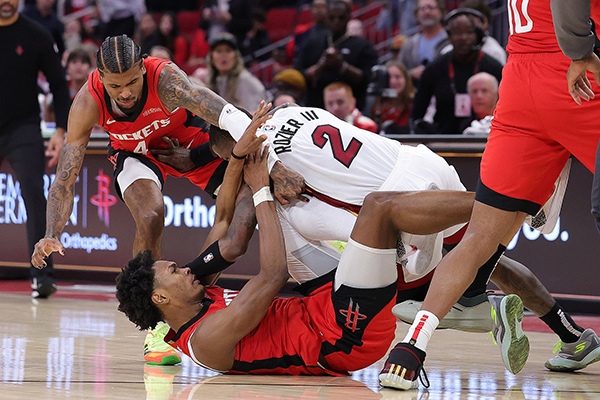 官宣！火箭与热火冲突罚单：阿门禁赛两场，两队将帅4人荷包受损