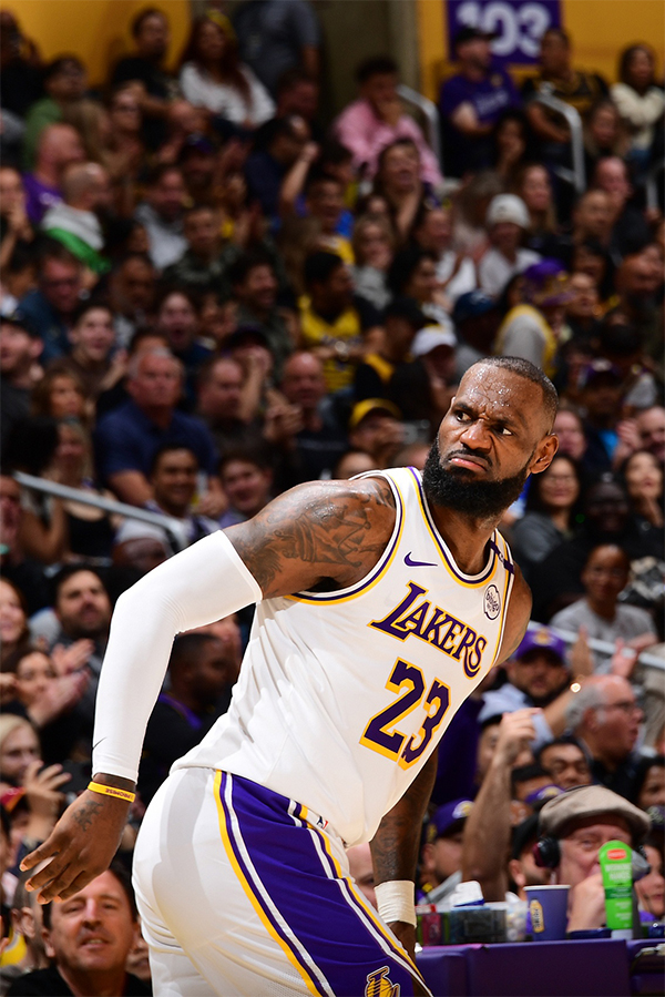 詹皇大爆发背后原因揭秘：32+14+10 神勇表现引盛赞