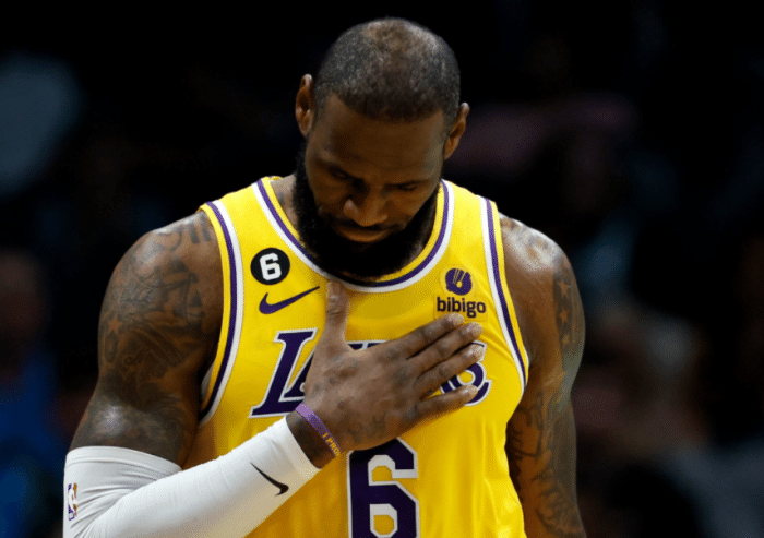 湖人三大主力缺战热火：詹姆斯因病缺席 浓眉好消息已进行跑步训练