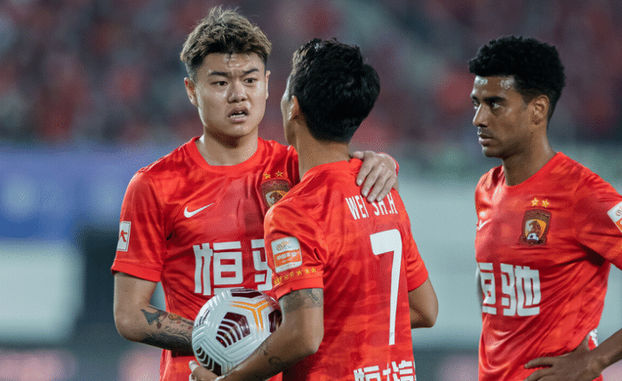 轮换！广州队VS广州城首发11人浮现：郑智+4大金靴领衔，艾神入替