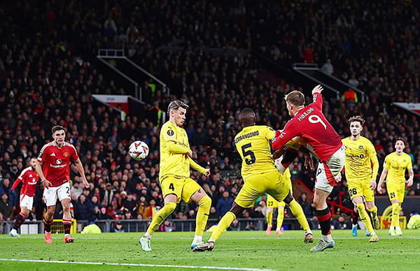 曼联锋霸斩获两射一传佳绩，阿莫林仍提醒有待改进之处，新战术或成适配关键