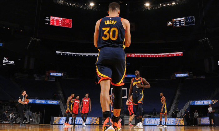 库里刷新六大纪录！单节23分+连续6场30+，214记三分联盟第一