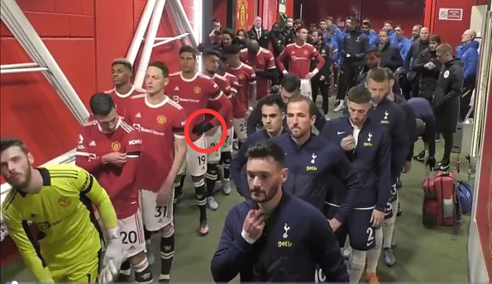 基恩批评马奎尔瓦拉内：人高马大的，戴啥手套