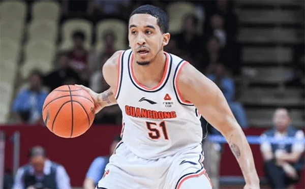 广东新宠！杜锋晒与沃特斯合影，朱芳雨眼光毒辣，马尚躺枪