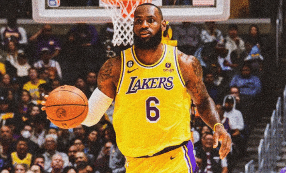 湖人惨遭压哨绝杀！三巨头空砍70分 詹姆斯沦为背景板沮丧离场