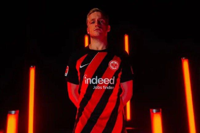 官方：法兰克福宣布租借曼联中场范德贝克半年