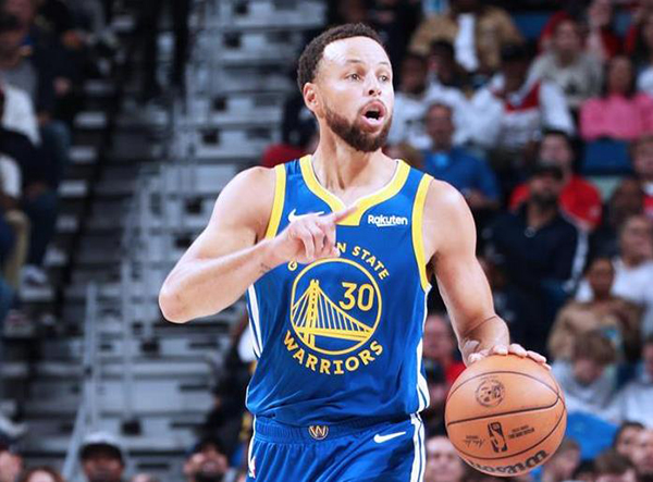 库里绝杀球违例？多倍镜头还原，谁注意格林反应，杜兰特没说错