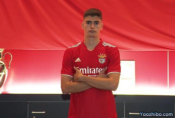 C罗B费向曼联推荐马奎尔接班人！加克波愿加盟，曼联出租天才又进球