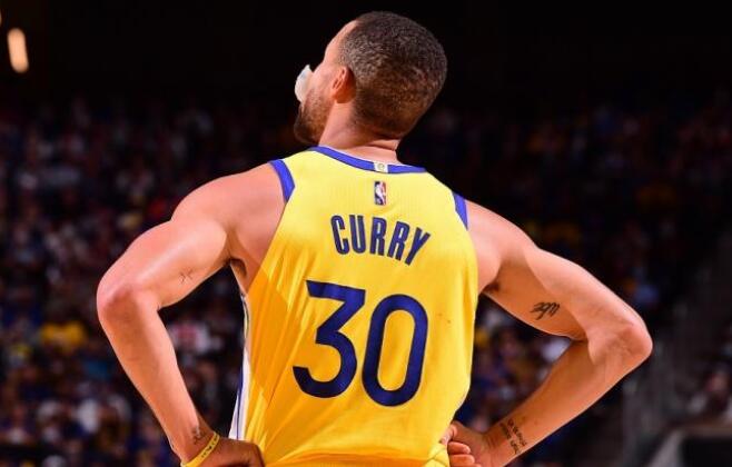 勇士没他狂输24分，真老大！库里6中1蒙圈了，全队疯狂失误扎心