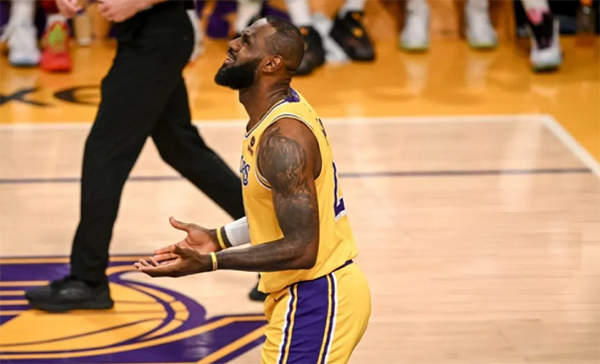 詹姆斯回应0-3困境 名记提议底薪加盟太阳