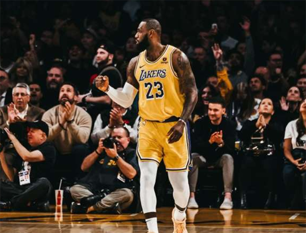 詹皇威少互喷垃圾话曝光：遭挑衅后大帽前队友 多项关键数据联盟第一