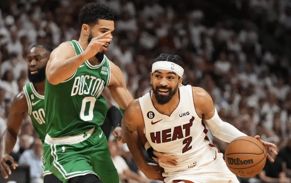 曝文森特将和拉塞尔竞争首发！詹皇又欢迎众冲冠帮手 一新援跳舞庆祝