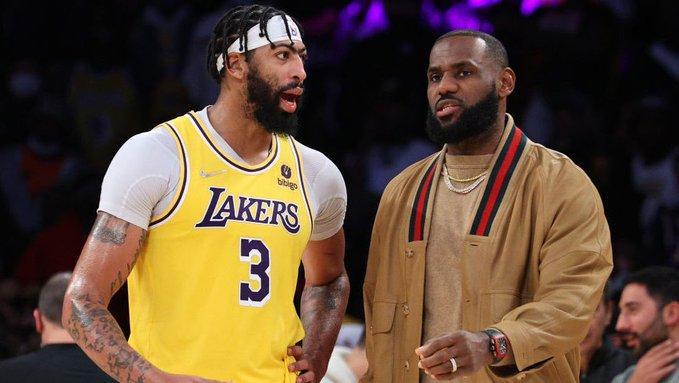 湖人首节被打爆，兰德尔10+6安东尼赢得全场欢呼 最多落后21分！