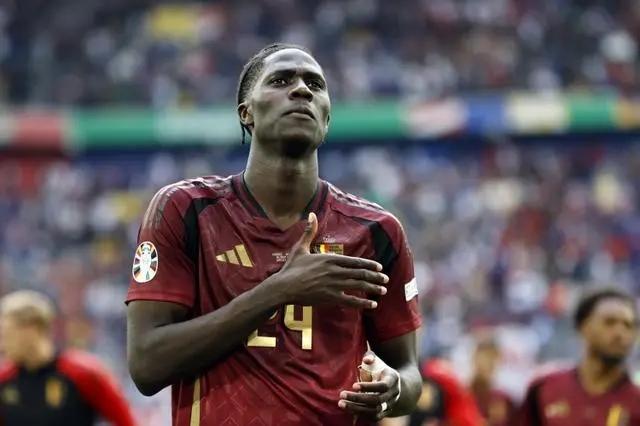 马杜·奥纳纳：语言天赋与对西班牙语的热爱