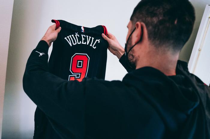 情绪激动！30岁武切维奇回应离开魔术，擦眼泪后沉默1分钟强忍泪水