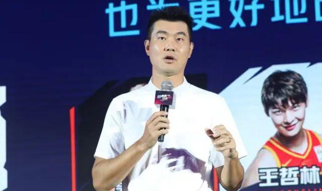 正式上任，王仕鹏正式回归，亮相新职务，薪资曝光，朱芳雨送惊喜