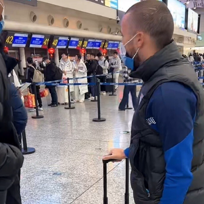 大连英博锋线补强进行时：滕哈格爱将拉布亚德就位，携冲超战功剑指中超