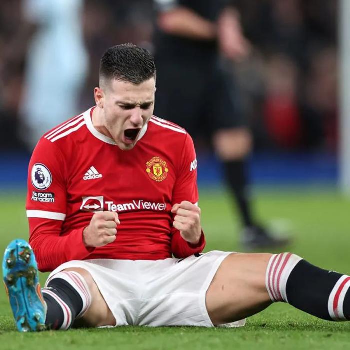 滕哈格曼联防线计划已定！拒售穆帅爱将推销万比萨卡，挂牌两中卫