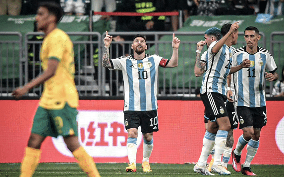 阿根廷队点燃球市，范志毅现场感慨：该申办世界杯