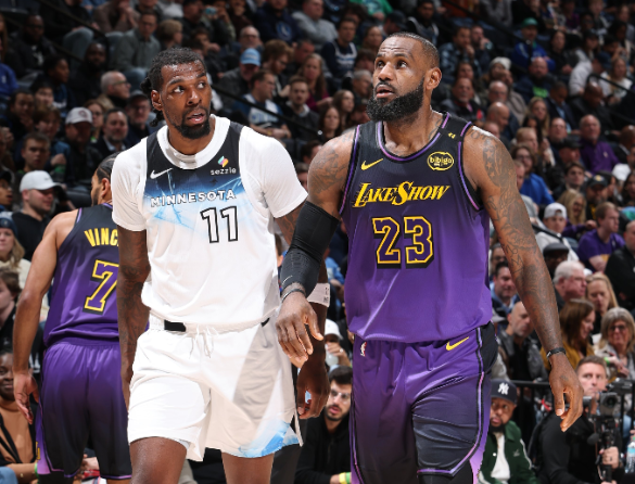 39岁詹姆斯半场迷失？10中2拿5+5，湖人落后12分且遭大帽