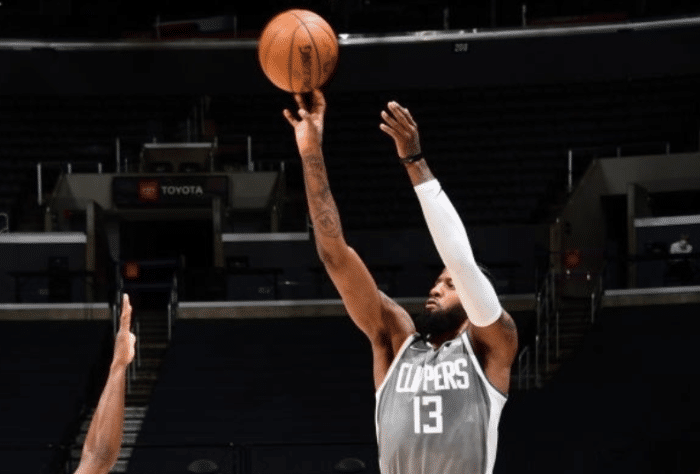 12中3仅8分4失误！1.9亿巨星又拉胯，恐再成争冠定时炸弹