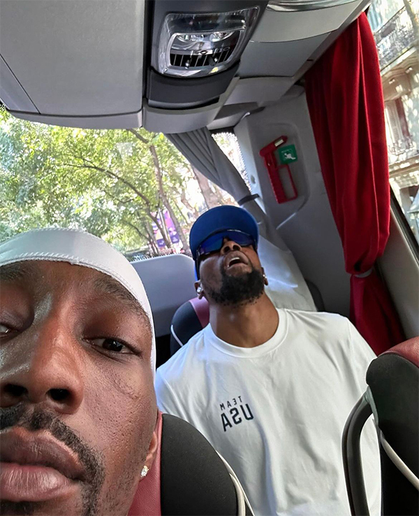 杜兰特大巴上仰头张嘴睡 美媒纷纷转发